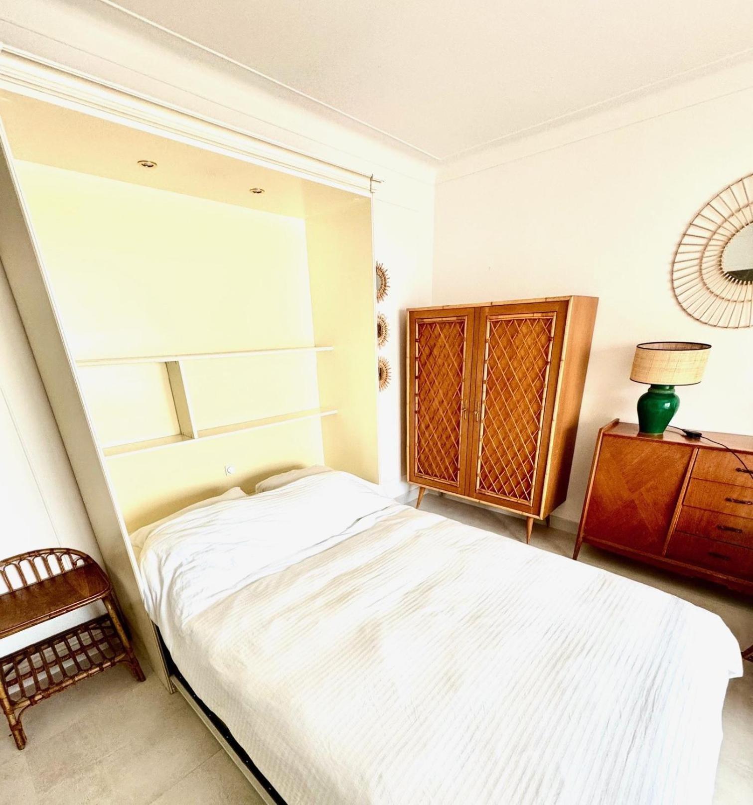 Cozy Studio, Sea View, Old Town, Near Beaches Antibes Buitenkant foto